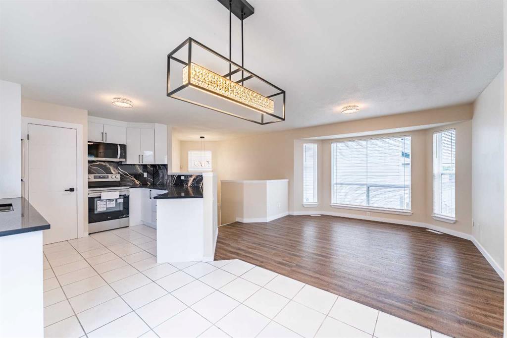 Picture of 206 Saratoga Close NE, Calgary Real Estate Listing