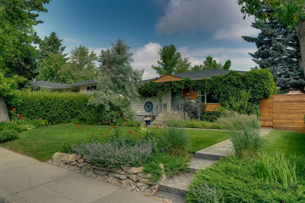 Picture of 212 Blackthorn Road NW, Calgary Real Estate Listing