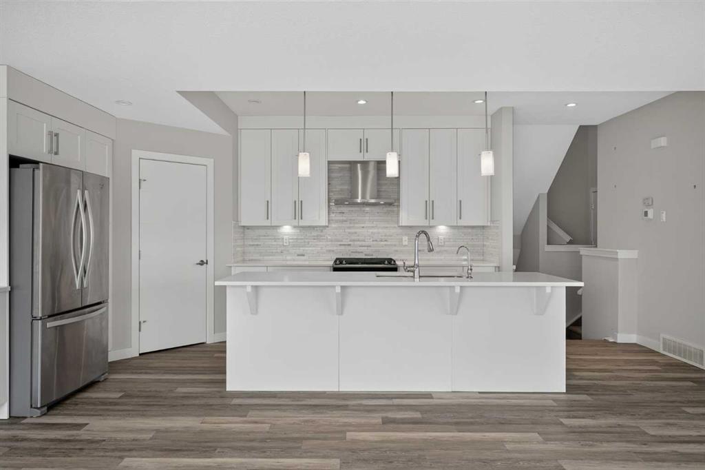 Picture of 4, 2416 30 Street SW, Calgary Real Estate Listing