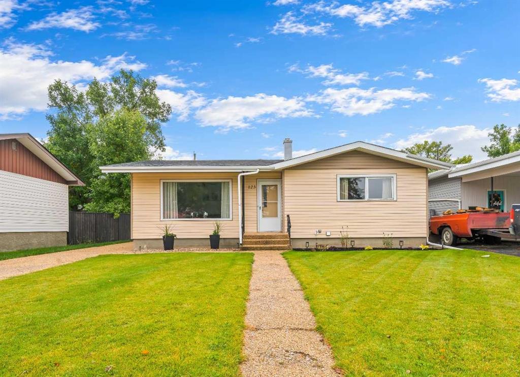 Picture of 123 3 Avenue E, Bow Island Real Estate Listing