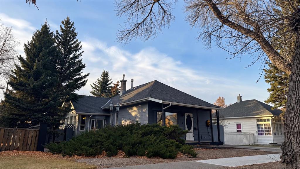 Picture of 726 12B Street N, Lethbridge Real Estate Listing