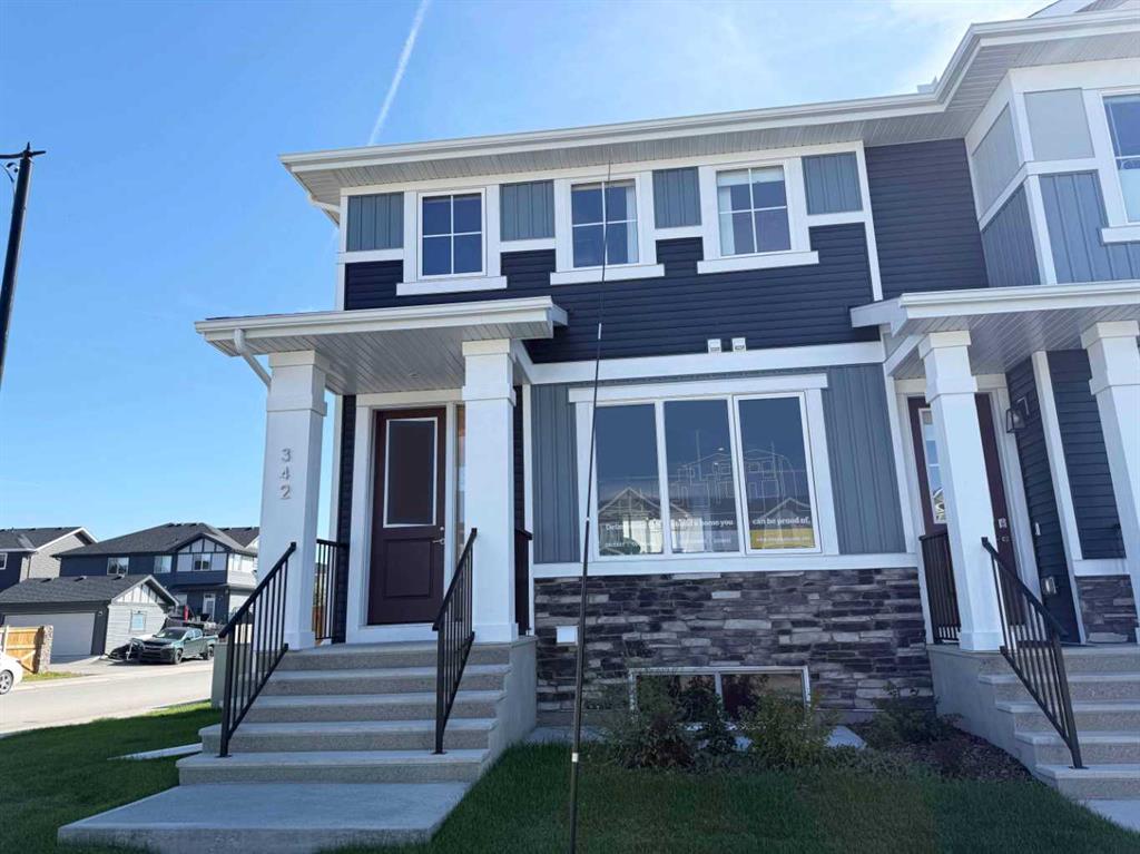 Picture of 342 Sundown Road , Cochrane Real Estate Listing