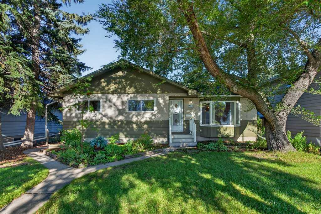 Picture of 3819 Charleswood Drive NW, Calgary Real Estate Listing