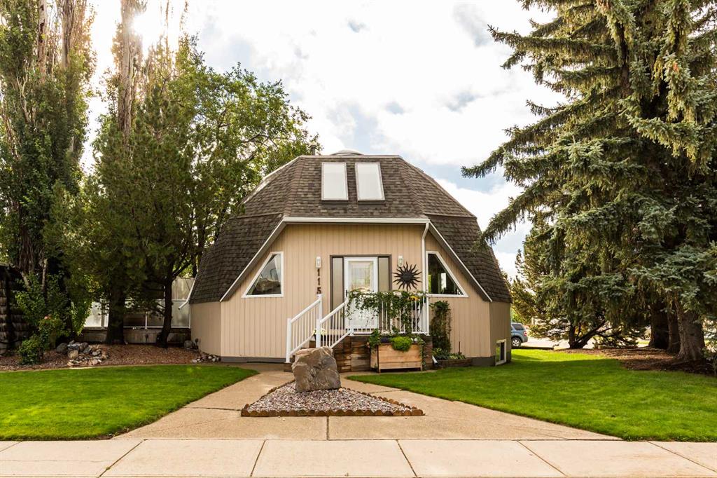 Picture of 115 Iroquois Crescent W, Lethbridge Real Estate Listing