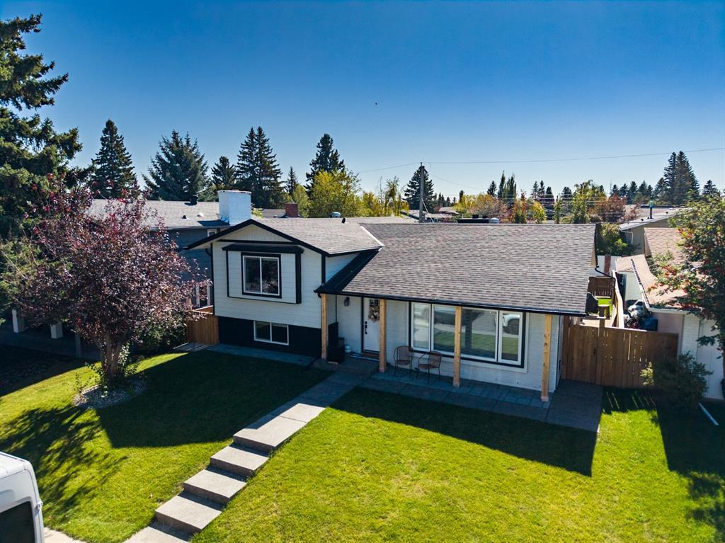 Picture of 1215 Lake Twintree Drive SE, Calgary Real Estate Listing