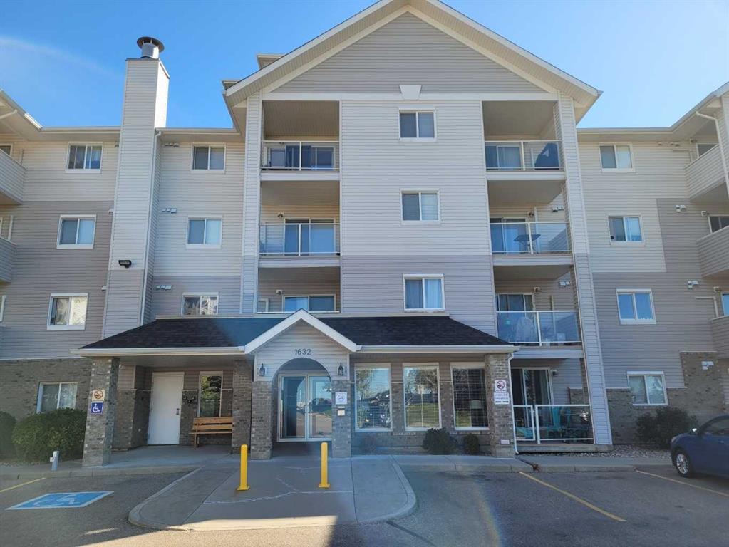 Picture of 320, 1632 Saamis Drive NW, Medicine Hat Real Estate Listing