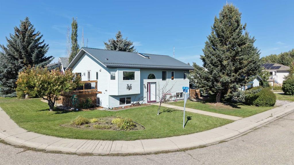 Picture of 402 Slade Drive , Nanton Real Estate Listing