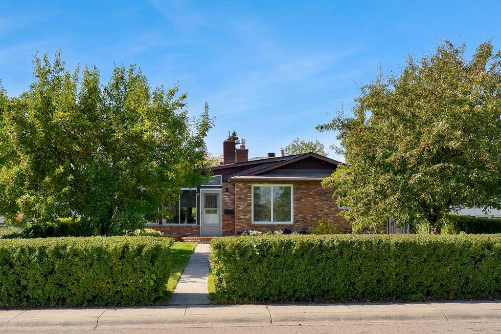 Picture of 707 Fortalice Crescent SE, Calgary Real Estate Listing