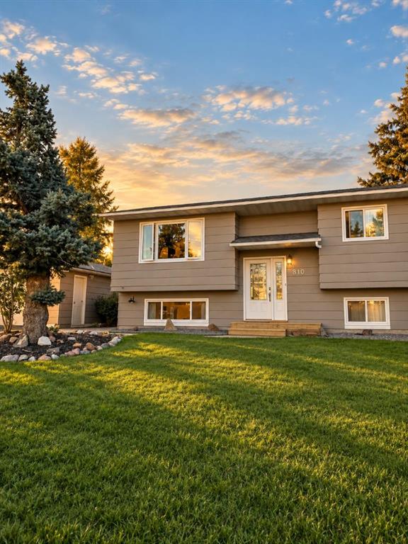 Picture of 810 Almond Avenue , Beaverlodge Real Estate Listing