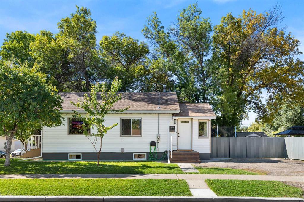 Picture of 1178 Queen Street SE, Medicine Hat Real Estate Listing