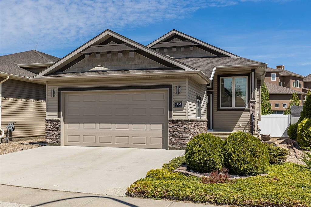 Picture of 604 Vista Drive SE, Medicine Hat Real Estate Listing