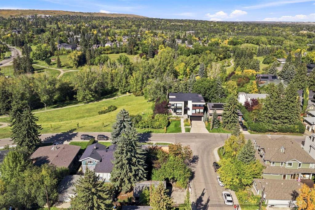 Picture of 903 25 Avenue NW, Calgary Real Estate Listing