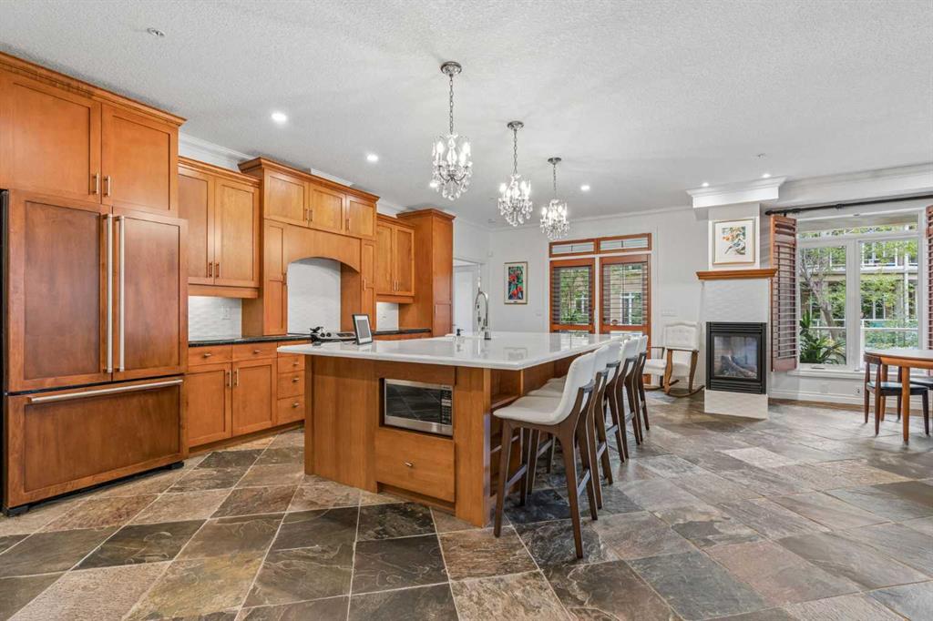 Picture of 8202, 14 Hemlock Crescent SW, Calgary Real Estate Listing
