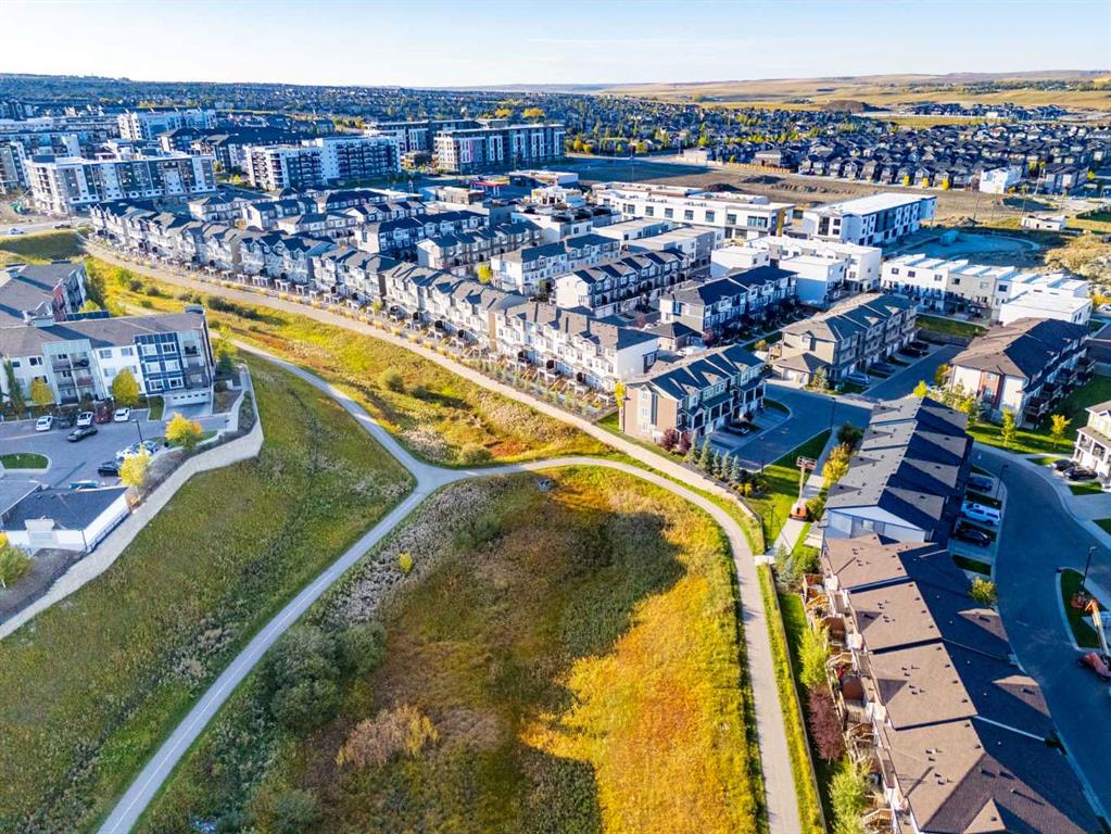 Picture of 530 Sage Hill Grove NW, Calgary Real Estate Listing
