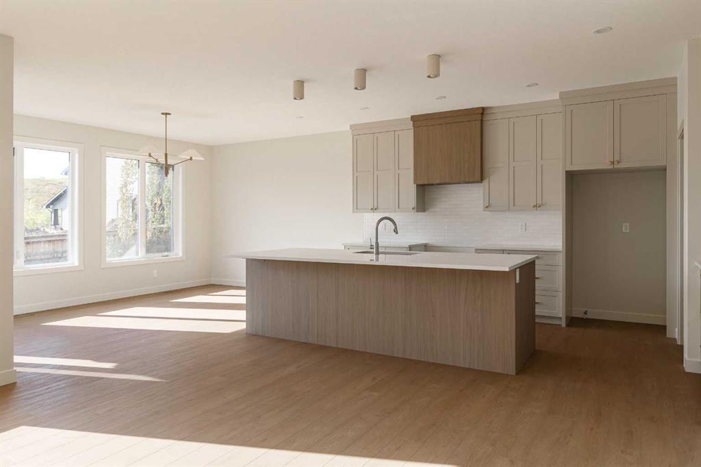Picture of 141 Creekstone Hill SW, Calgary Real Estate Listing