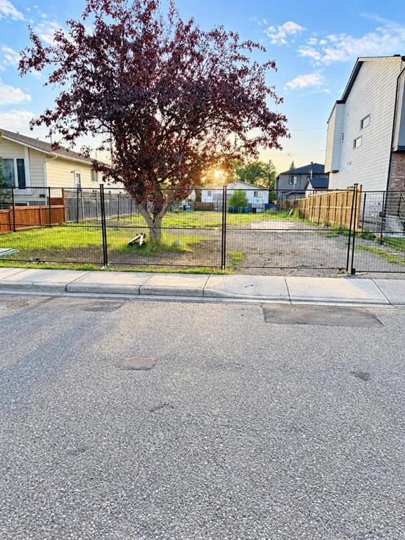 Picture of 4647 79 Street NW, Calgary Real Estate Listing