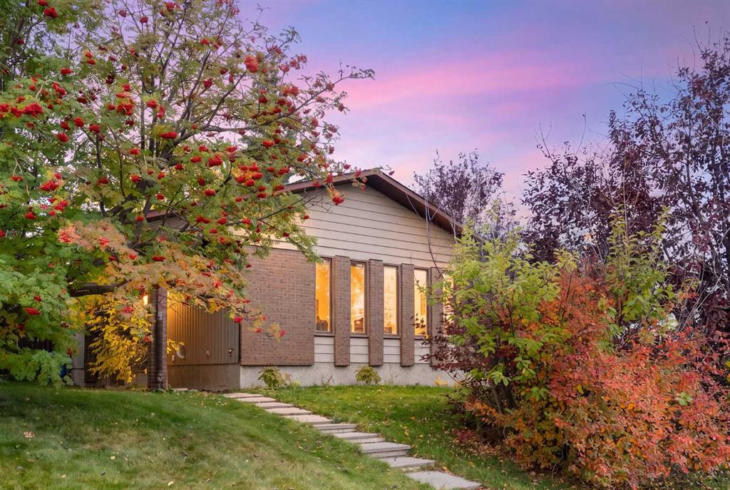 Picture of 107 Bermuda Close NW, Calgary Real Estate Listing