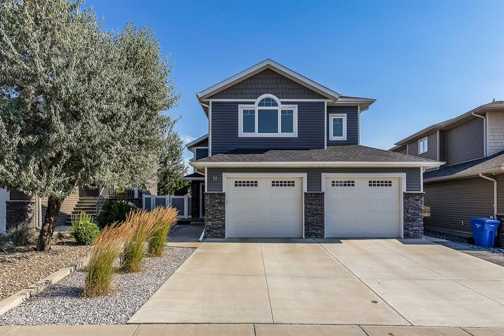 Picture of 32 Hamptons Crescent SE, Medicine Hat Real Estate Listing