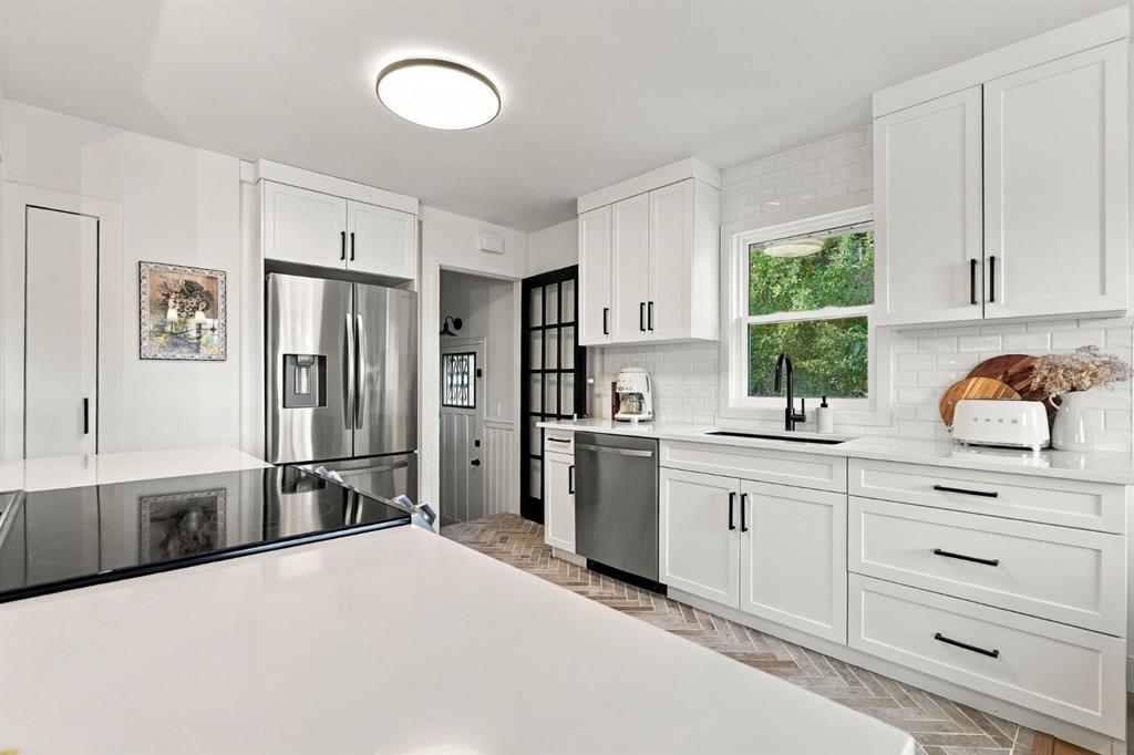 Picture of 6031 Thornbank Drive NW, Calgary Real Estate Listing