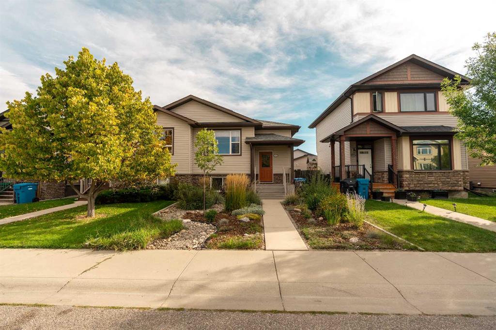 Picture of 113 Mt Sundance Crescent W, Lethbridge Real Estate Listing