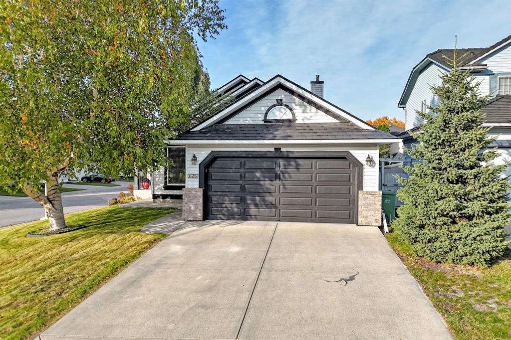 Picture of 28 Douglasview Rise SE, Calgary Real Estate Listing
