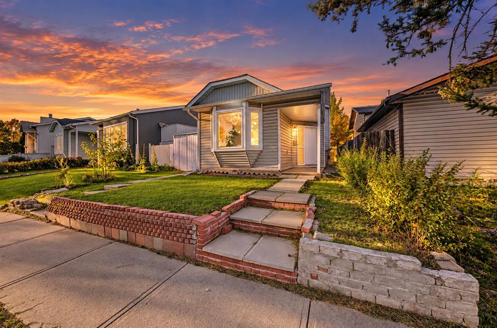 Picture of 310 Castleridge Drive NE, Calgary Real Estate Listing