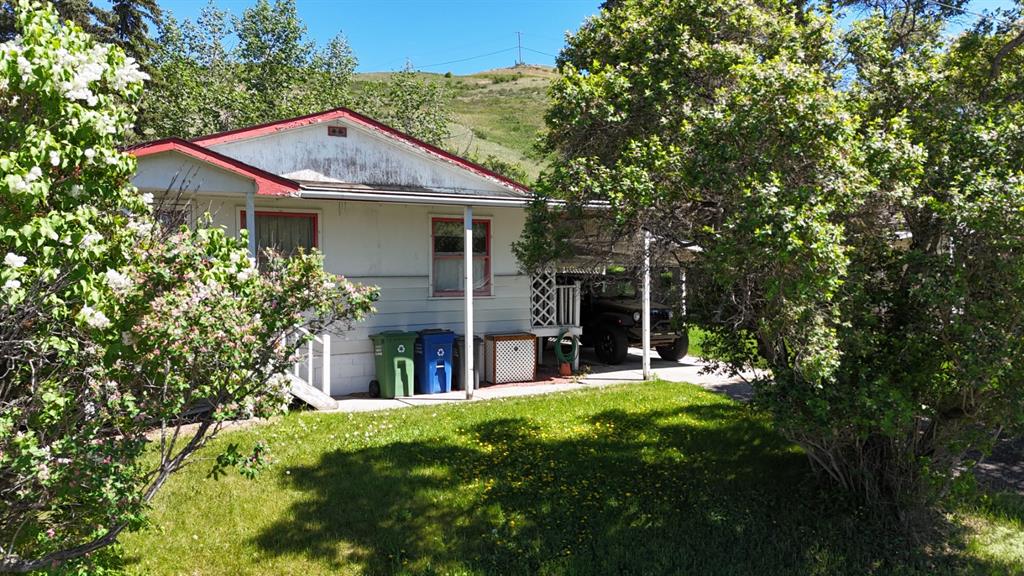 Picture of 332 Third Street W, Cochrane Real Estate Listing