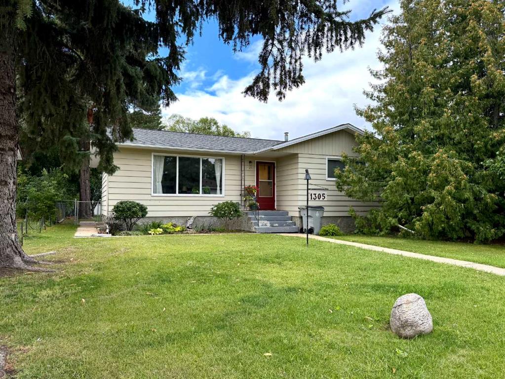 Picture of 1305 5 Avenue , Wainwright Real Estate Listing