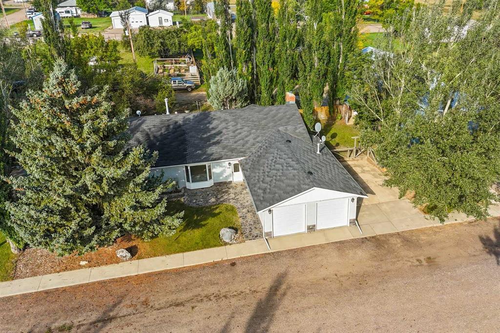 Picture of 150 Chudleigh Street , Etzikom Real Estate Listing