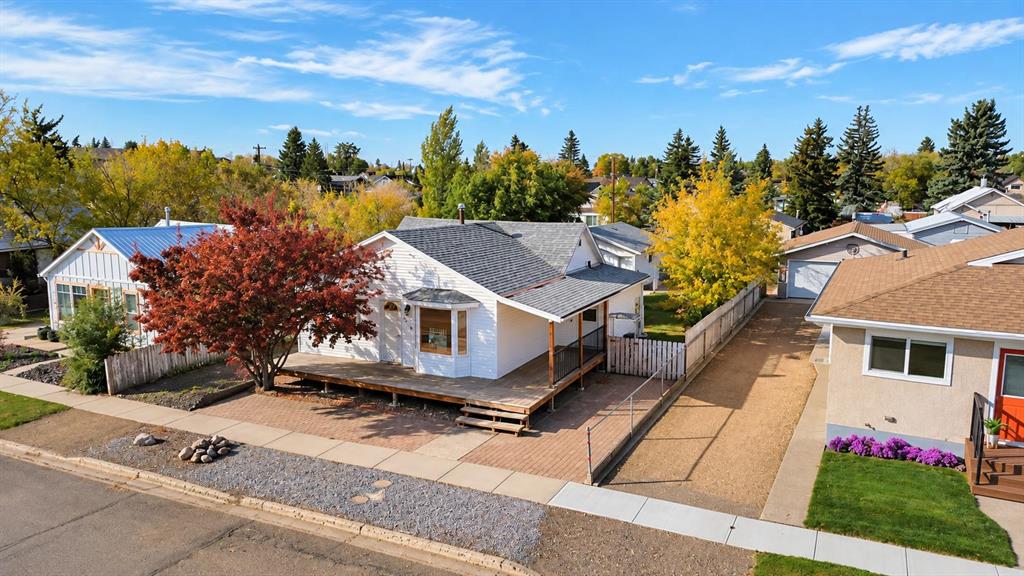 Picture of 216 1st Ave  E, Hanna Real Estate Listing