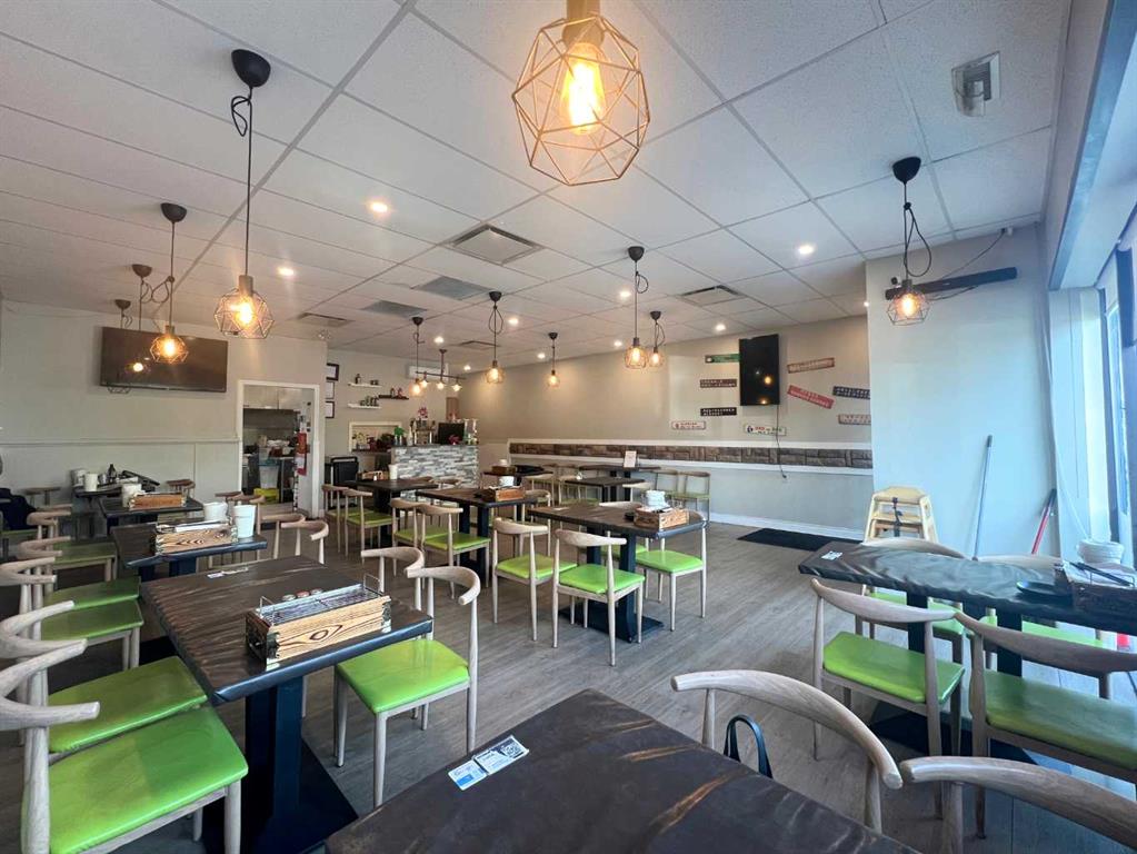 Picture of 3, 2111 Centre Street , Calgary Real Estate Listing