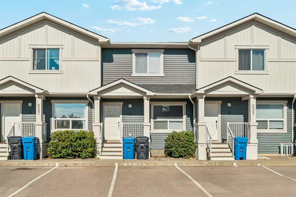 Picture of 4, 237 Silkstone Road W, Lethbridge Real Estate Listing