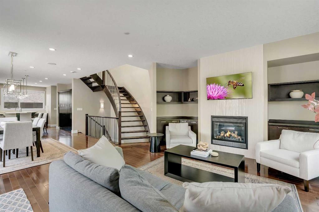 Picture of 1721 44 Avenue SW, Calgary Real Estate Listing