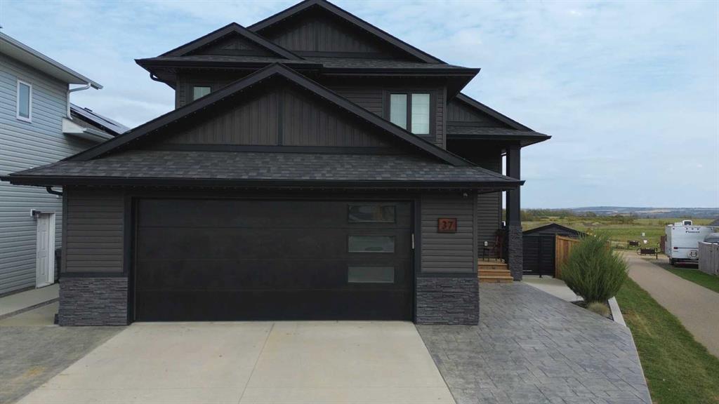 Picture of 37 Murphy Close SW, Blackfalds Real Estate Listing