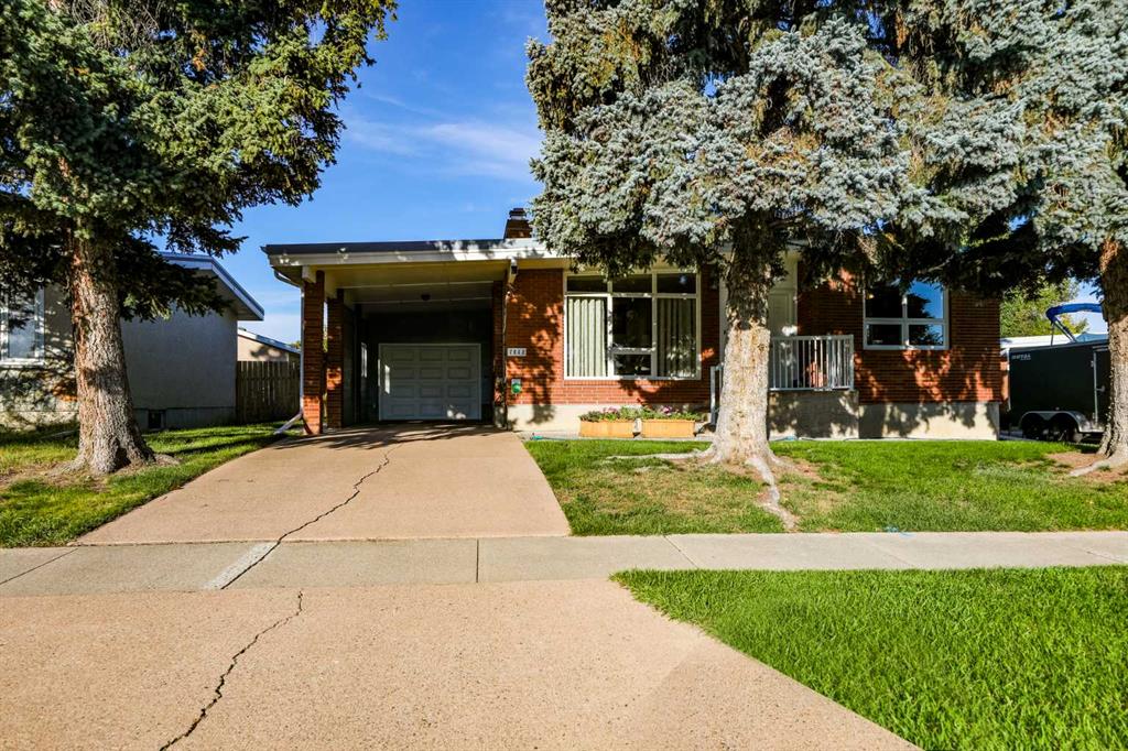 Picture of 1812 Lakemount Boulevard S, Lethbridge Real Estate Listing