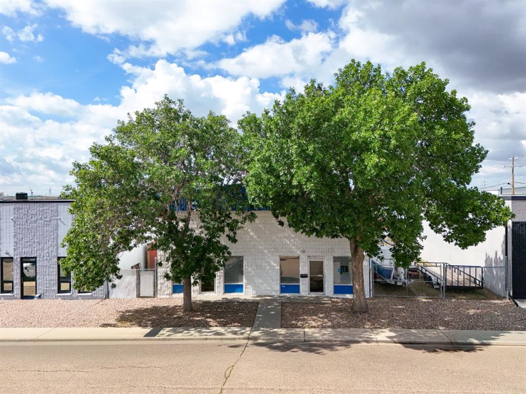 Picture of 1944 11 Avenue NW, Medicine Hat Real Estate Listing