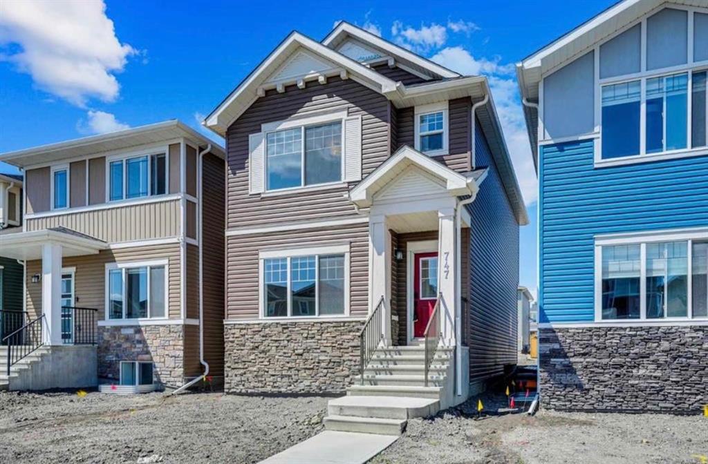 Picture of 747 BAYVIEW Hill SW, Airdrie Real Estate Listing