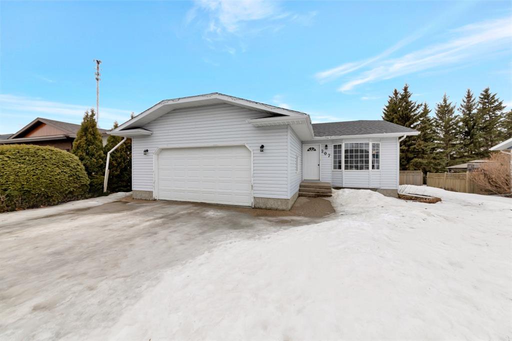 Picture of 207 3rd Avenue E, Neilburg Real Estate Listing