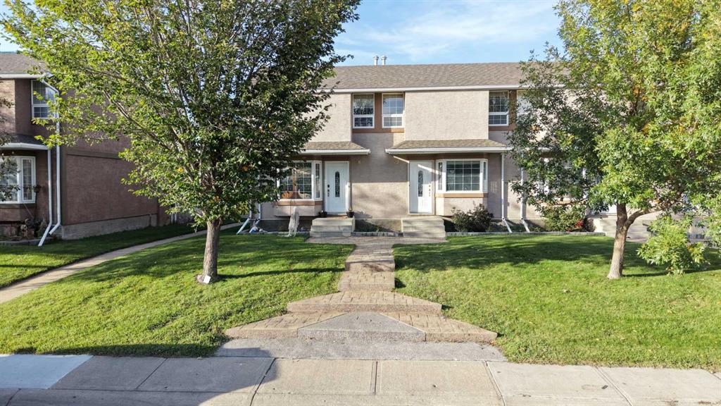 Picture of 7, 636 52 Avenue , Claresholm Real Estate Listing