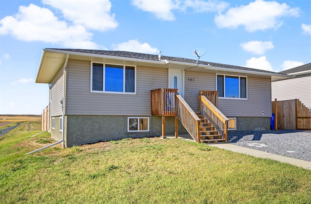 Picture of 301 3 Street W, Standard Real Estate Listing