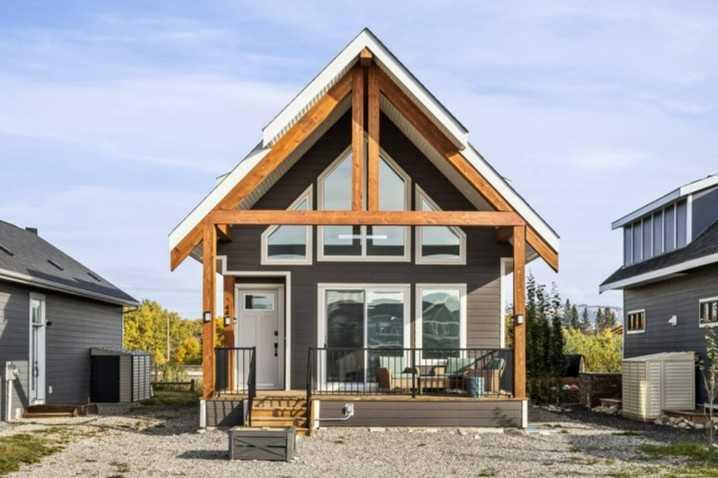 Picture of 44 Cottageclub Lane , Rural Rocky View County Real Estate Listing