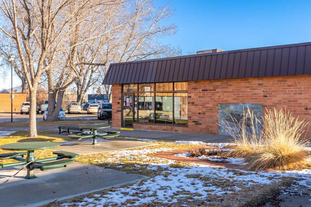 Picture of 121 1 Street SW, High River Real Estate Listing