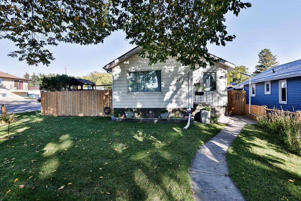 Picture of 241 19 Street  N, Lethbridge Real Estate Listing