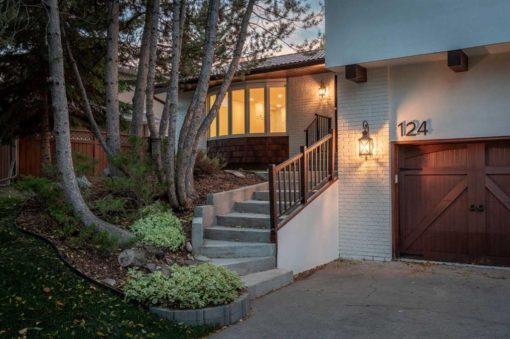 Picture of 124 Canterbury Drive SW, Calgary Real Estate Listing