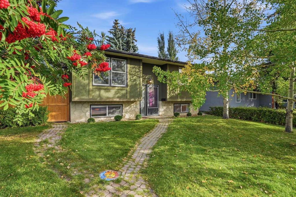 Picture of 256 Silverview Way NW, Calgary Real Estate Listing