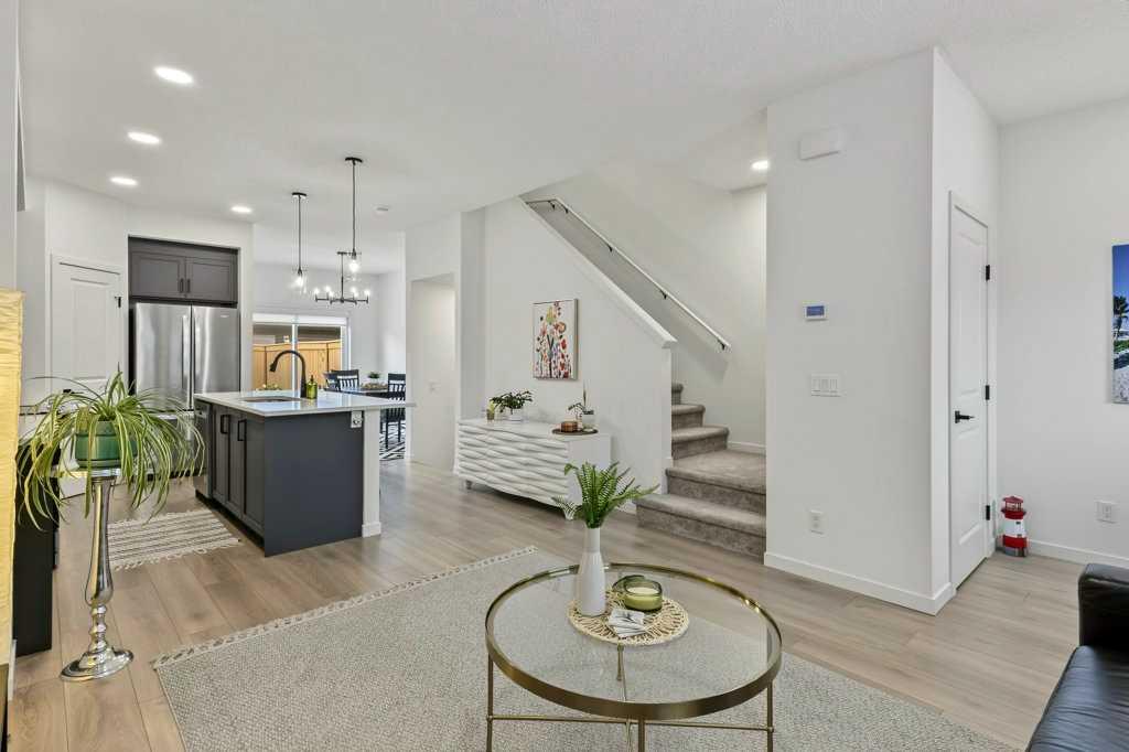 Picture of 533 Sage Hill Road NW, Calgary Real Estate Listing
