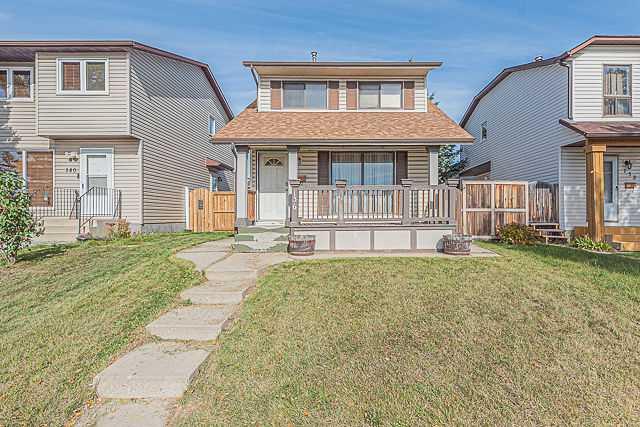 Picture of 136 Castleridge Drive NE, Calgary Real Estate Listing