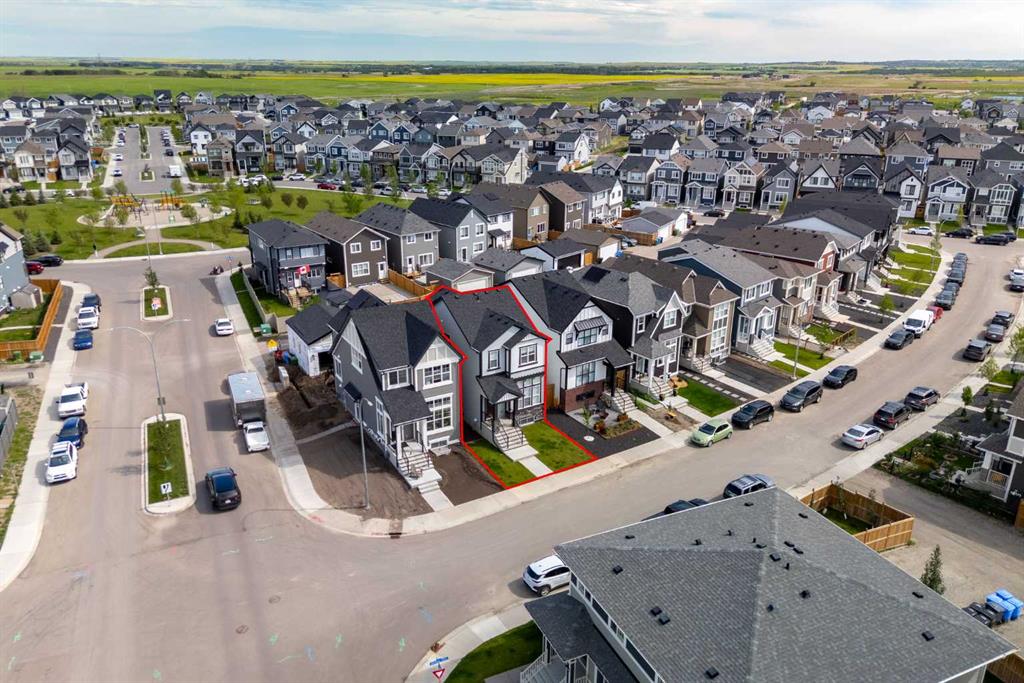 Picture of 31 Magnolia Grove SE, Calgary Real Estate Listing