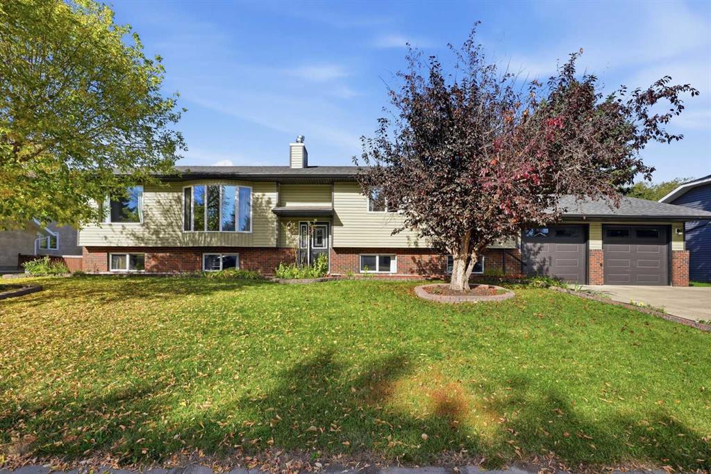 Picture of 12 Dickens Lane , Lacombe Real Estate Listing