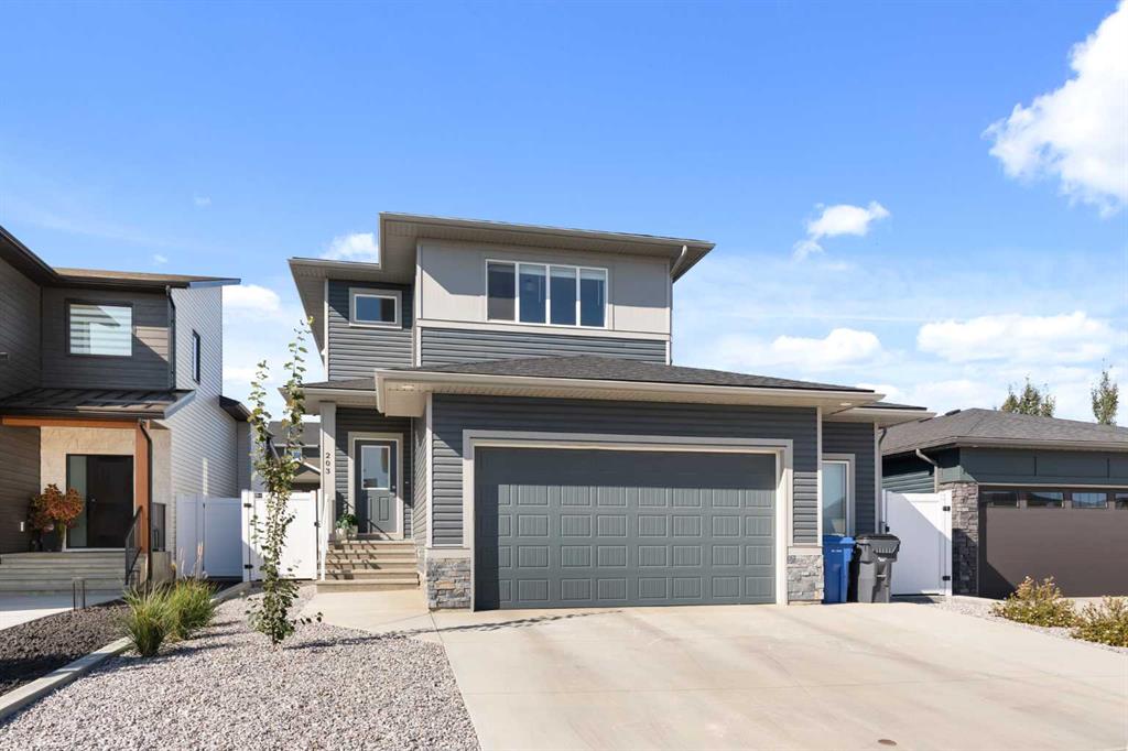 Picture of 203 Hamptons Crescent SE, Medicine Hat Real Estate Listing